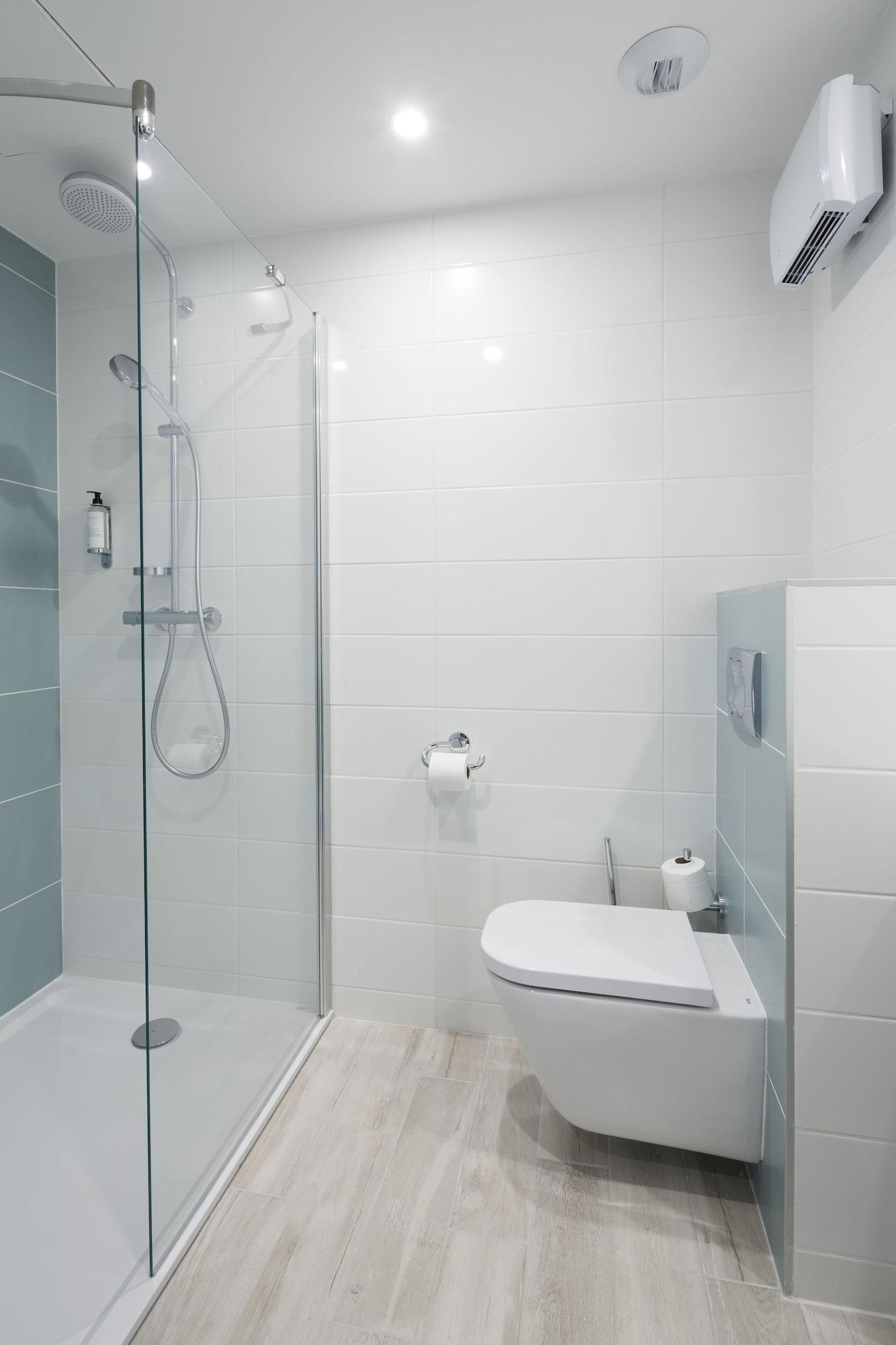 Logis Hotel Les Pins - Operalia Balaruc-les-Bains Ngoại thất bức ảnh