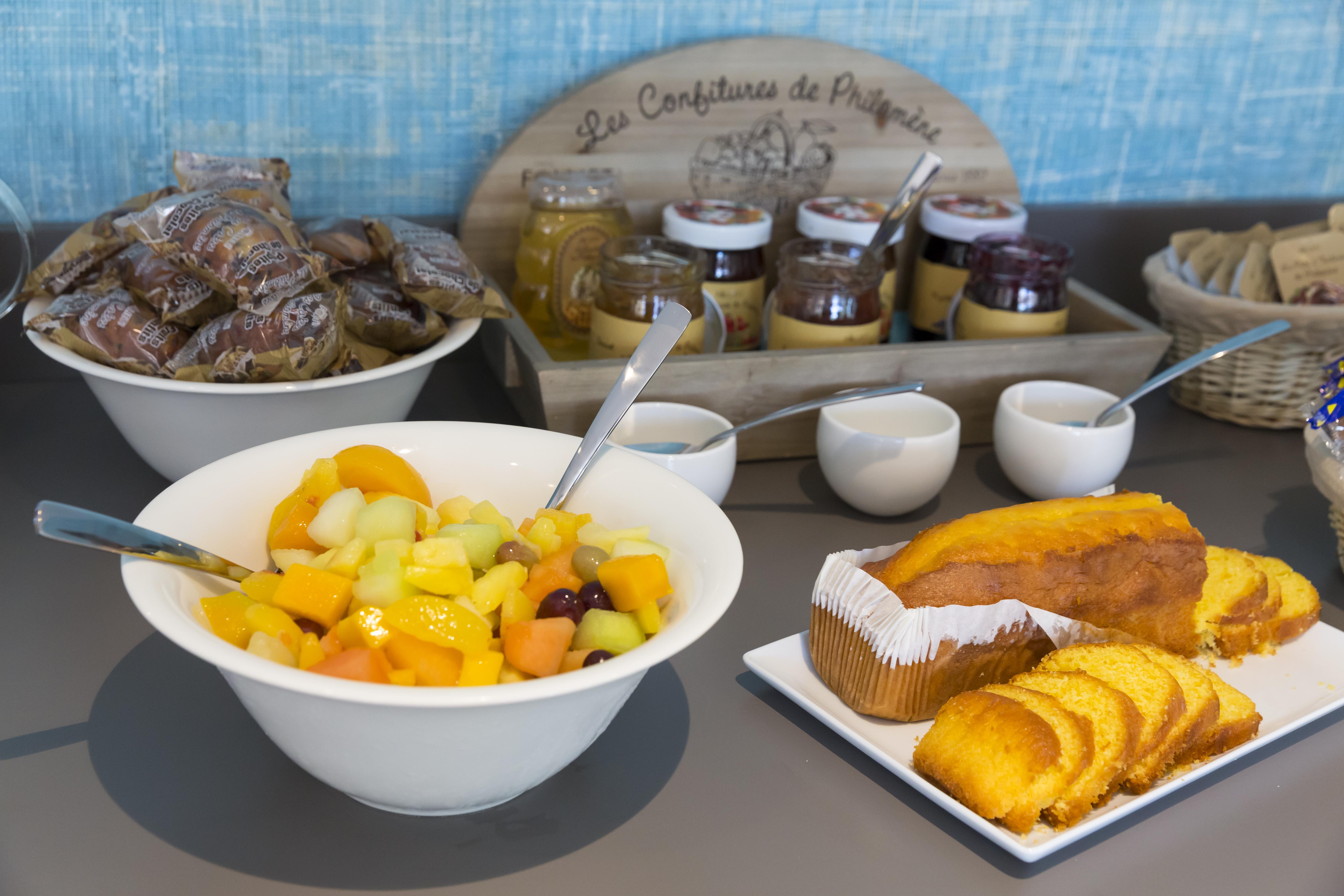 Logis Hotel Les Pins - Operalia Balaruc-les-Bains Ngoại thất bức ảnh